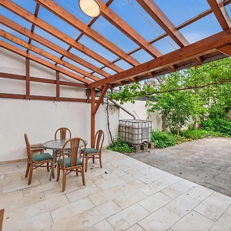 Bat Solutions - Alles Was Ein Nicht Bietet - Mit Sternen-schlaf - Ruhig Im Privaten Hist Innenhof-terrasse-grill-pergola - 5 Min Zur Altstadt - Direkt Am Suedbahnhof - Fuer Bis Zu 4 Personen شقة