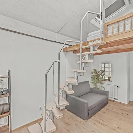 Bat Solutions - Alles Was Ein Nicht Bietet - Mit Sternen-schlaf - Ruhig Im Privaten Hist Innenhof-terrasse-grill-pergola - 5 Min Zur Altstadt - Direkt Am Suedbahnhof - Fuer Bis Zu 4 Personen * ترير