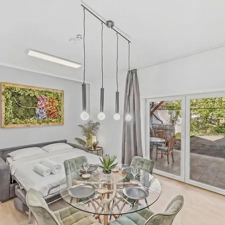Bat Solutions - Alles Was Ein Nicht Bietet - Mit Sternen-schlaf - Ruhig Im Privaten Hist Innenhof-terrasse-grill-pergola - 5 Min Zur Altstadt - Direkt Am Suedbahnhof - Fuer Bis Zu 4 Personen ترير